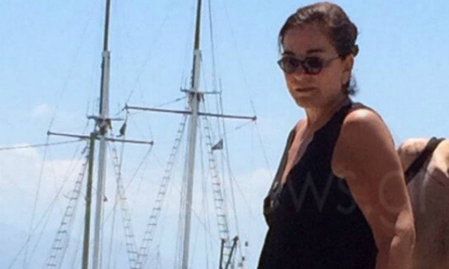 Στο Μαράθι για βουτιές η Ντόρα Μπακογιάννη (pics)