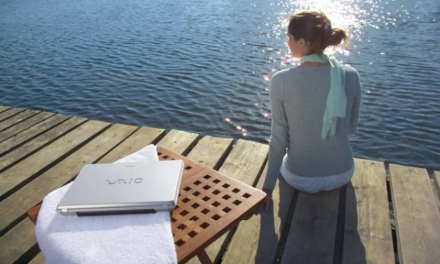 Πάνω από 4 ώρες online και με το smartphone οι νέοι