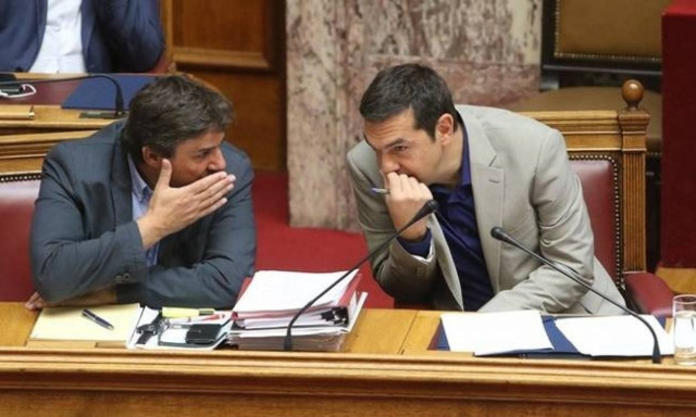 Tsipras holds meetings to prepare Macron visit in September