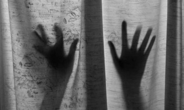 Ανακάλυψε ότι επί 10 χρόνια σύζυγός της την βίαζε στον ύπνο της και τραβούσε βίντεο