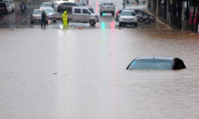 Κίνα: Ένας νεκρός κι ένας αγνοούμενος από τις σφοδρές βροχοπτώσεις (vid)