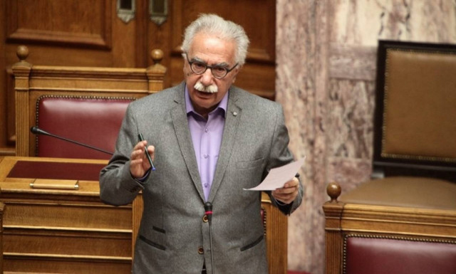 Γαβρόγλου: Όχι σε ανταγωνισμούς με φόντο τη σημαία