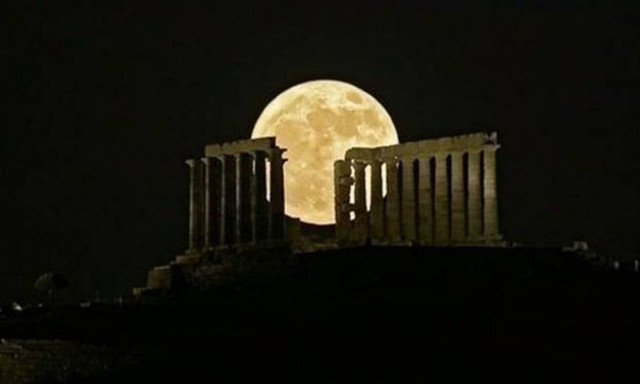 Πανσέληνος Αυγούστου και μερική έκλειψη Σελήνης απόψε: Πού θα τις απολαύσετε - Όλες οι εκδηλώσεις