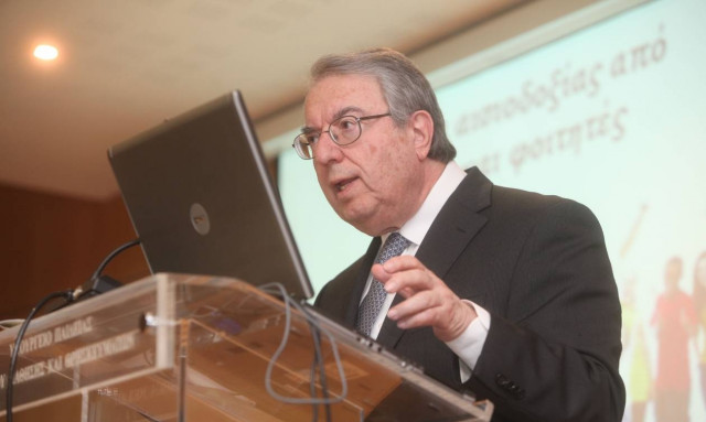 «Καρφί» Μπαμπινιώτη στην κυβέρνηση: Μην μπερδεύετε την αριστεία με την ισότητα