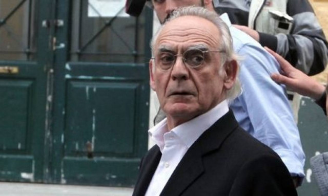 Ο... άρρωστος Άκης συνεχίζει τις βουτιές του στις πισίνες – Δείτε τις φωτογραφίες! (pics)