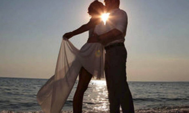 Έρευνα: Τα ζευγάρια ανταλλάσσουν ακόμα και τα βακτήριά τους