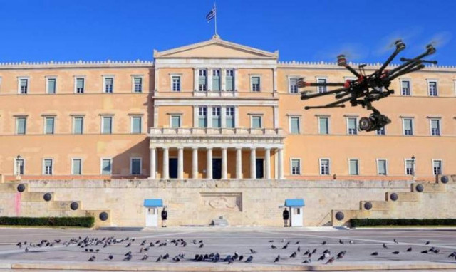 Τα drones προκαλούν... πανικό στη Βουλή