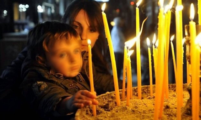 Δεν έχουν ιερό και όσιο: Καταργούν και τον εκκλησιασμό των μαθητών; Τι απαντά το υπουργείο Παιδείας