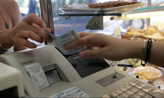 Στα δικαστήρια ιδιοκτήτρια εστιατορίου που απείλησε ελεγκτές της ΑΑΔΕ