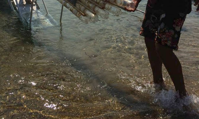 Θα κάνουν τον διάπλου της Σκιάθου σε αυτοσχέδια σανίδα - Δείτε πώς