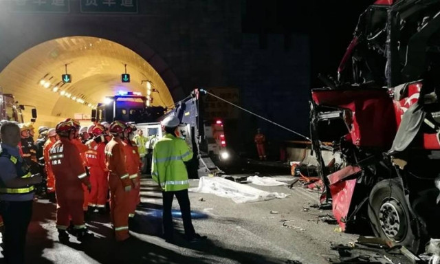 Ασύλληπτη τραγωδία στην Κίνα: 36 νεκροί από πρόσκρουση λεωφορείου σε τοίχο