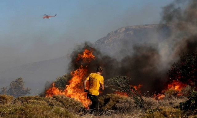 Φωτιά ΤΩΡΑ: Διπλό πύρινο μέτωπο στη Ζάκυνθο