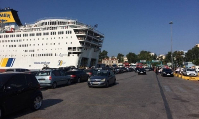 Όπου φύγει - φύγει οι Αθηναίοι ενόψει Δεκαπενταύγουστου - Το αδιαχώρητο στα λιμάνια