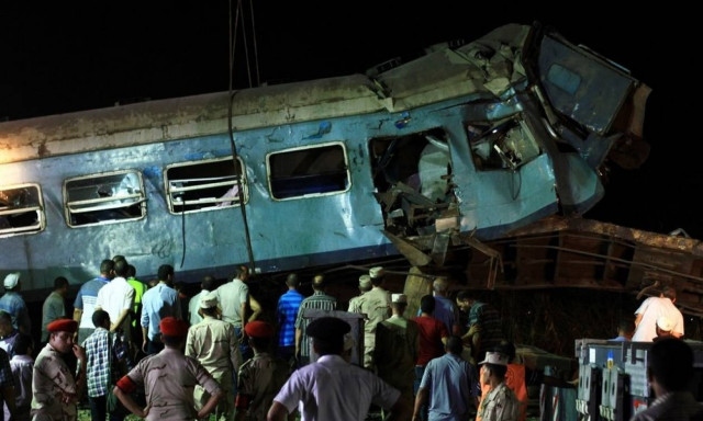 Αίμα στις ράγες: 49 νεκροί και δεκάδες τραυματίες από σφοδρή σύγκρουση τρένων στην Αίγυπτο