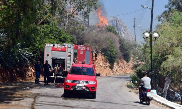 Φωτιά ΤΩΡΑ στο Κορωπί Αττικής
