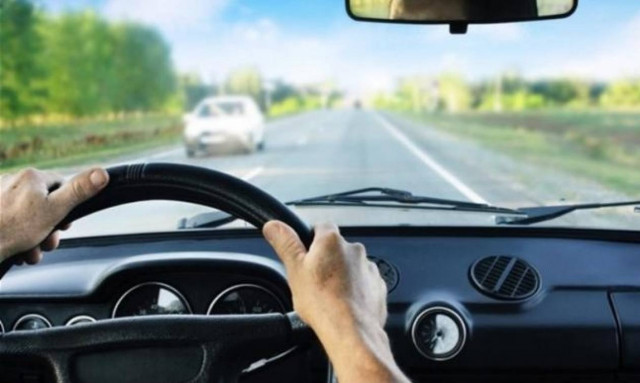 Τρόμος για οδηγό στην Εθνική Οδό Κορίνθου – Τρίπολης: Βγήκε ξαφνικά από το αυτοκίνητο όταν… (vid)