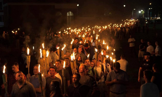 Χάος στη Βιρτζίνια: Ένας νεκρός από τις συγκρούσεις μεταξύ αντιρατσιστών και ακροδεξιών