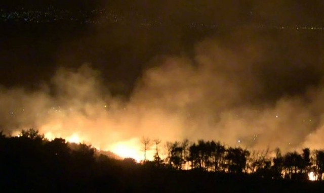 Κόλαση φωτιάς στον Κάλαμο - «Στάχτη» δεκάδες σπίτια (pics+vids)