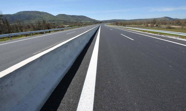 Συναγερμός στην Εθνική Οδό Αθηνών – Λαμίας για εύφλεκτο υλικό (pic)