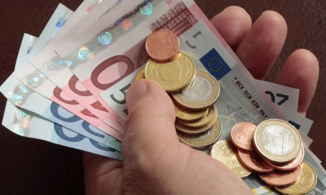 «Μαχαίρι» στα επιδόματα χιλιάδων δικαιούχων