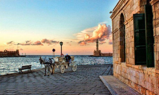 Έκθεση κλασικού αυτοκινήτου στο Παλιό Λιμάνι Χανίων