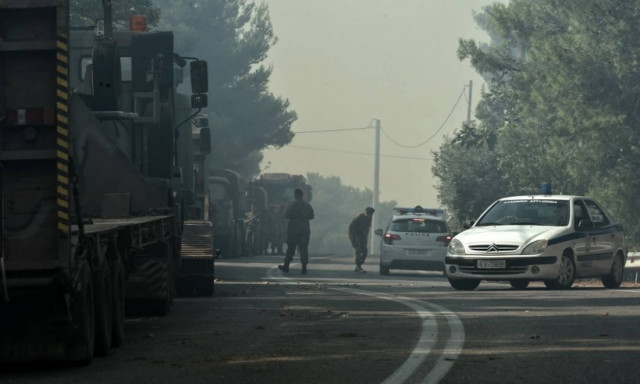 Φωτιά LIVE: Δείτε πού απαγορεύεται η κυκλοφορία λόγω της πυρκαγιάς στην Ανατολική Αττική