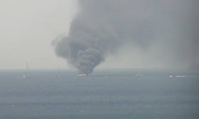 Φωτιά σε σκάφος ανοιχτά του Φαλήρου