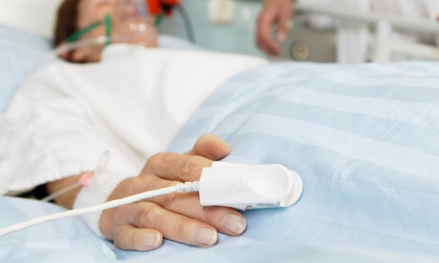 Σοκ! Γνωστή δημοσιογράφος δίνει μάχη για τη ζωή της