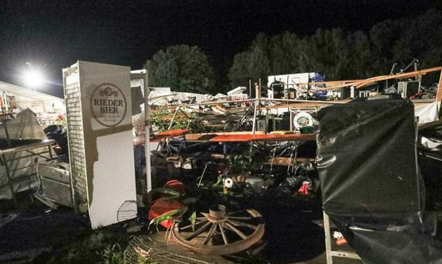 Αυστρία - Εικόνες σοκ: Φονική καταιγίδα «σάρωσε» τα πάντα σε υπαίθρια γιορτή – Δυο νεκροί