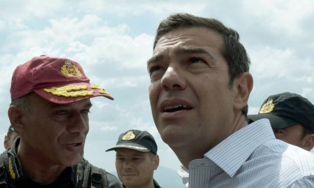 «Πόλεμος» ανακοινώσεων κυβέρνησης – ΝΔ για τη φωτιά στον Κάλαμο