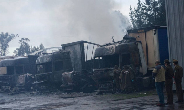 Χιλή: 18 φορτηγά με τρόφιμα πυρπολήθηκαν στο νότιο τμήμα της χώρας (pics)