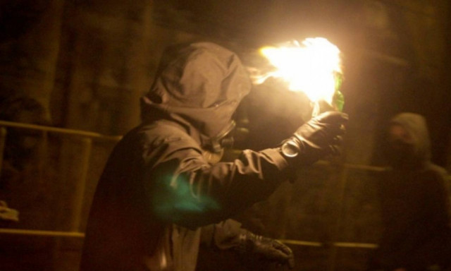 Επίθεση με μολότοφ σε διμοιρία των ΜΑΤ στην περιοχή του Πολυτεχνείου