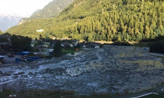 Ελβετία: Δεκατέσσερις άνθρωποι αγνοούνται μετά την κατολίσθηση στις Άλπεις (vid)