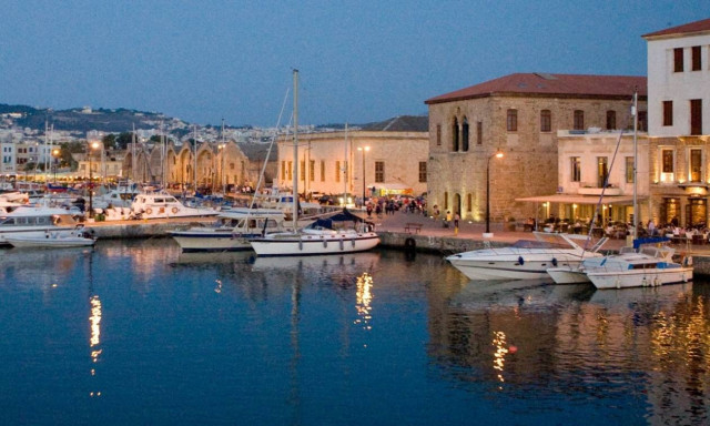 Απίστευτο!!! Γερμανοί τουρίστες αρνούνται να πληρώσουν γιατί θεωρούν πως οι Έλληνες τούς χρωστάνε...