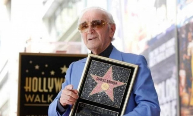 Με δικό του... αστέρι και ο γάλλος τραγουδιστής, Σαρλ Αζναβούρ!