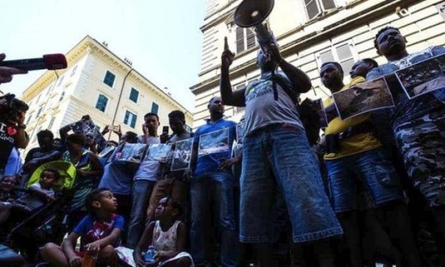 Δωρεάν φιλοξενία για 40 πρόσφυγες που εκδιώχθηκαν βιαίως από πλατεία της Ρώμης