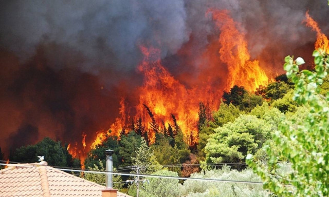 Φωτιά Ζάκυνθος: Δραματικές προσπάθειες να οριοθετηθεί η πύρινη λαίλαπα
