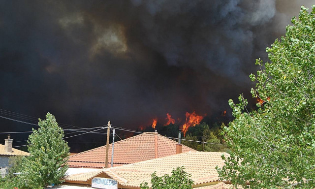 Φωτιά ΤΩΡΑ: Εφιαλτική νύχτα στη Ζάκυνθο - Σε πύρινο κλοιό οι Μαριές (Pics)
