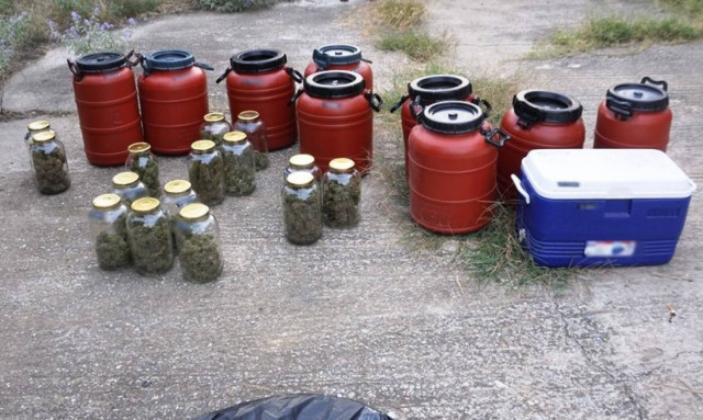 Θεσσαλονίκη: Εντοπίστηκε εργαστήριο υδροπονικής κάνναβης στους Ταγαράδες (pics)