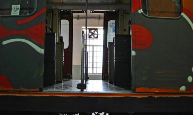 Τραγωδία στο Θησείο: 19χρονος έκανε γκράφιτι στον ΗΣΑΠ και πέθανε από ηλεκτροπληξία