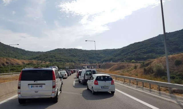 Απίστευτο περιστατικό στην Εγνατία Οδό – Οι οδηγοί «έτριβαν» τα μάτια τους