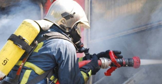 Firefighters rescue man and woman, both unconscious, from burning building