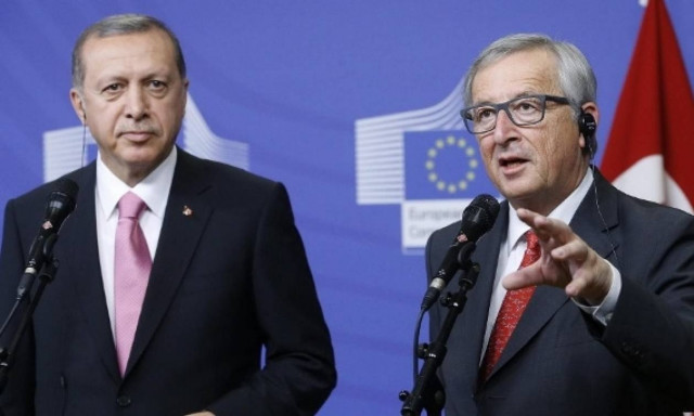 Γιούνκερ: Τούρκοι ξυπνήστε! Ο Ερντογάν ευθύνεται για την απομάκρυνση της Τουρκίας από την Ευρώπη