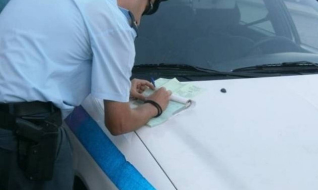 Απίστευτο: Δείτε τι κάνουν στην Κρήτη για να γλιτώσουν τα μπλόκα της Τροχαίας (pics)