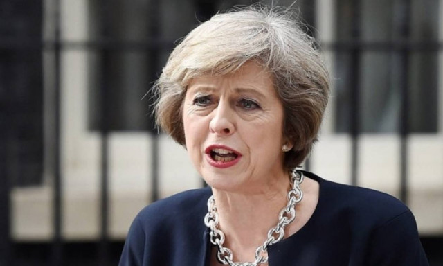 «Δεν σκοπεύω να παραιτηθώ», διαβεβαιώνει η Τερέζα Μέι