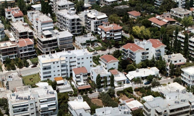 ΕΝΦΙΑ – Απίστευτο: Να γιατί με το χαράτσι πληρώνουμε τα σπίτια μας δυο φορές!
