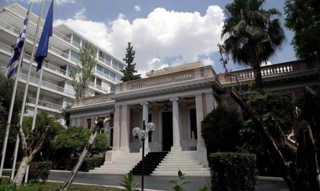 Η ανάπτυξη δεν... έρχεται αλλά το Μαξίμου πανηγυρίζει