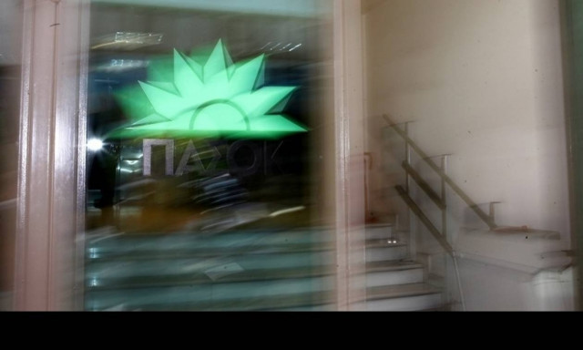 ΠΑΣΟΚ κατά Τσίπρα: Αντί να πανηγυρίζει πρέπει να απολογηθεί