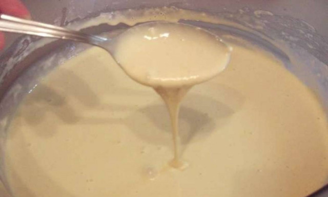 Σοκ! Δείτε τη φωτογραφία της εφοριακού που την έλουσαν με χυλό κρέπας