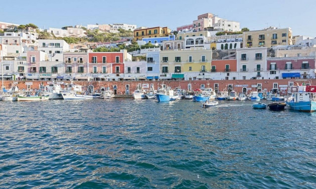 Σε αυτό το νησί ζητούν μετανάστες